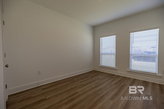 Building Photo - 501 Huller Ave