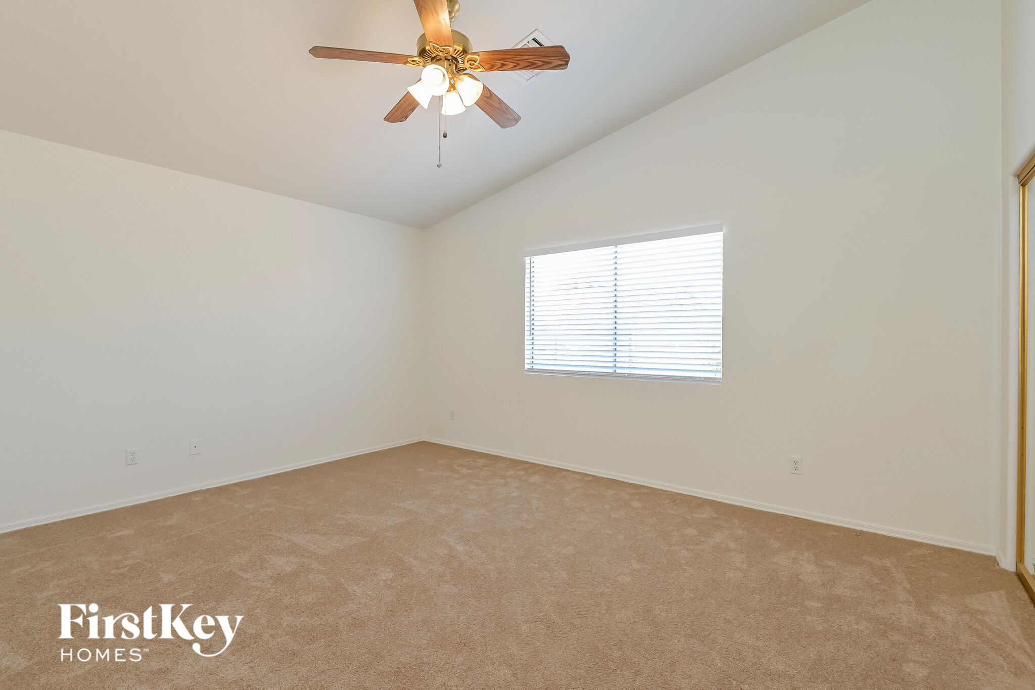 Building Photo - 3114 S Vaughn Dr