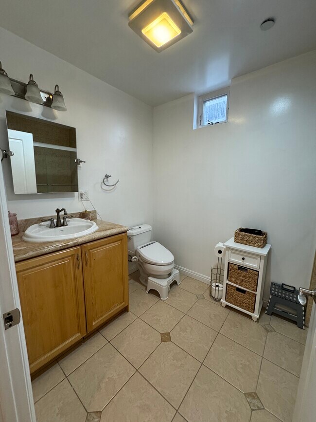 Building Photo - 1845 Beloit Ave