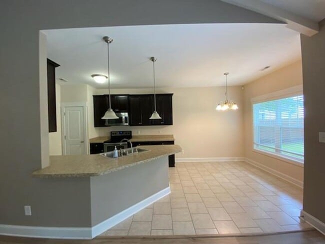 Building Photo - 3 Bed, 2 Bath unfurnished home with Bonus room in Escoba Bay!