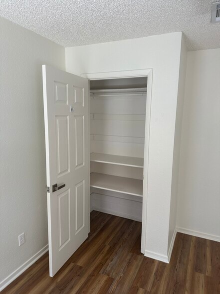 Building Photo - 8140 Spur Ct