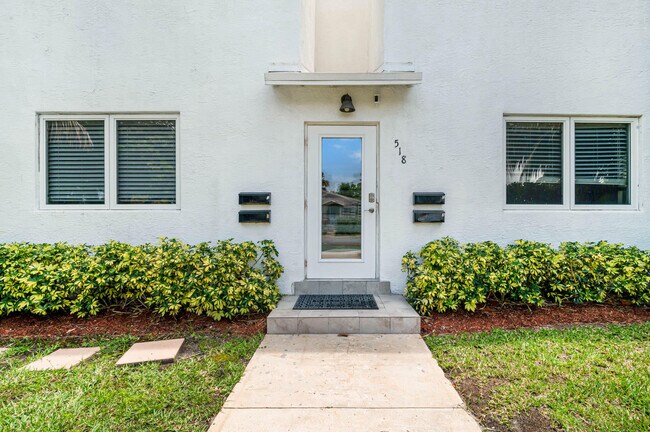 Building Photo - 518 Biscayne Dr