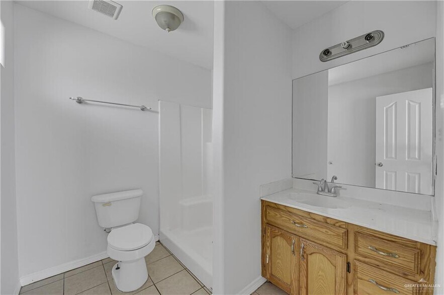 master bath - 712 Agate St
