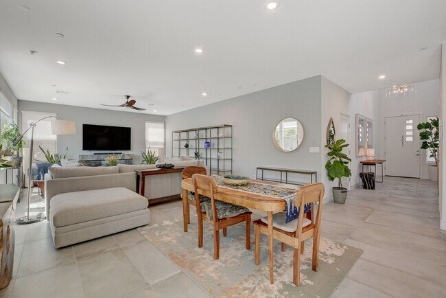 Building Photo - Amazing 2 story home in beautiful Tri Poin...