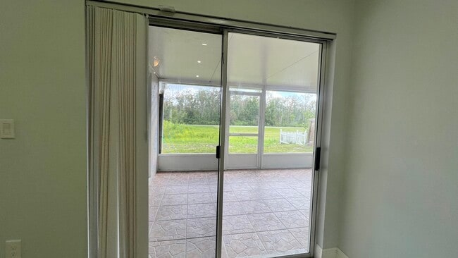 Building Photo - 567 Queensbridge Dr