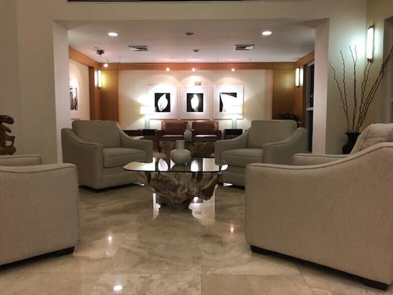 Building Photo - 3140 S Ocean Dr