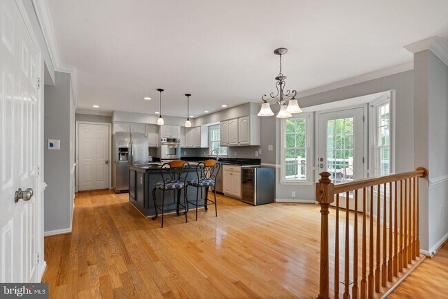 Building Photo - 8527 Silverview Dr
