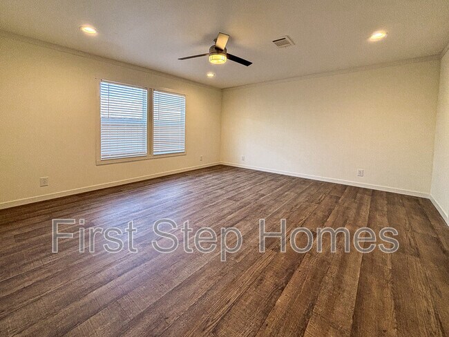 Building Photo - 1402 Cotopaxi St