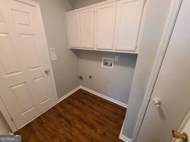 Building Photo - 2652 Creek Hollow Dr