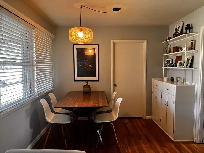 Building Photo - 2417 W College Ct