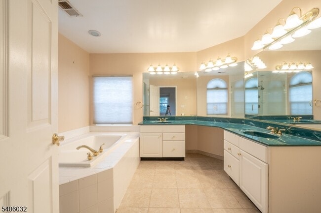 Building Photo - 23 Hansom Rd