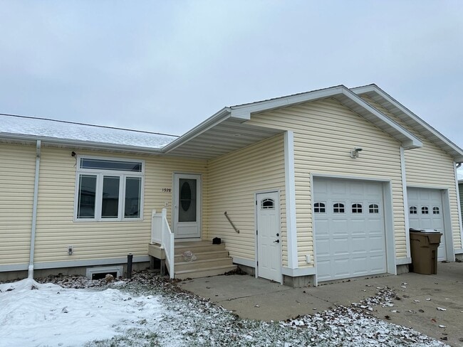 Primary Photo - 4 Bedroom Townhome