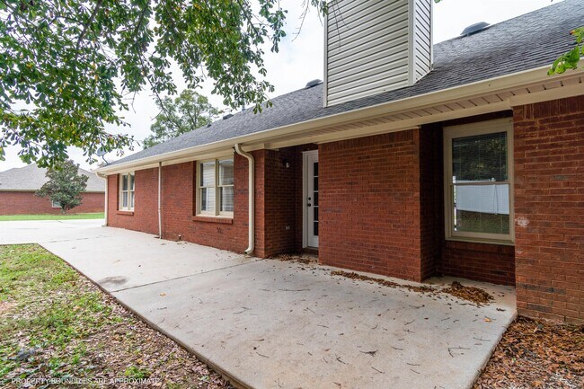 Building Photo - 102 Bordeaux Ln