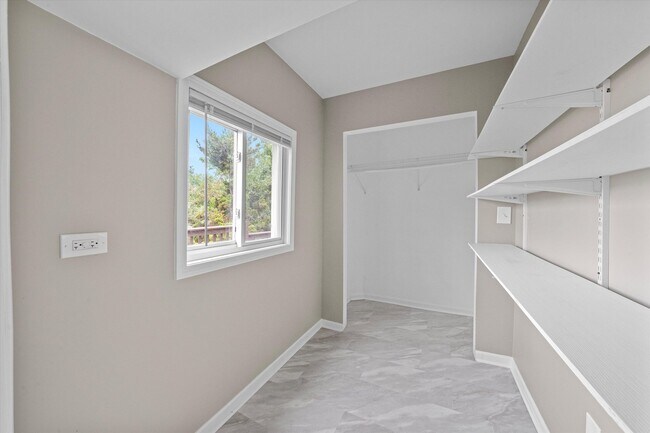 Building Photo - 1756 N Karlov Ave
