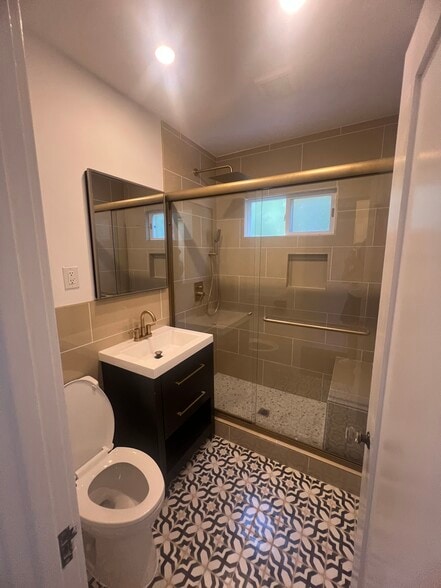 Building Photo - 1234 Keniston Ave