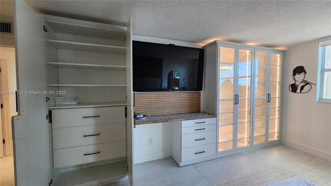 Building Photo - 1501 S Ocean Dr