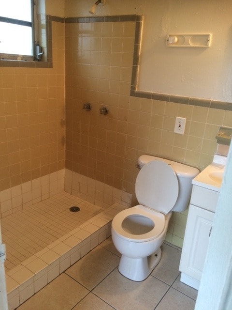 Building Photo - Large 3-2 house with  hookups for washer and dryer