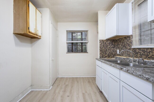 Building Photo - 16556 Ardmore St