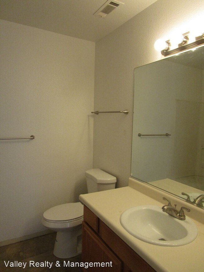 Building Photo - 121 Palmer Ct