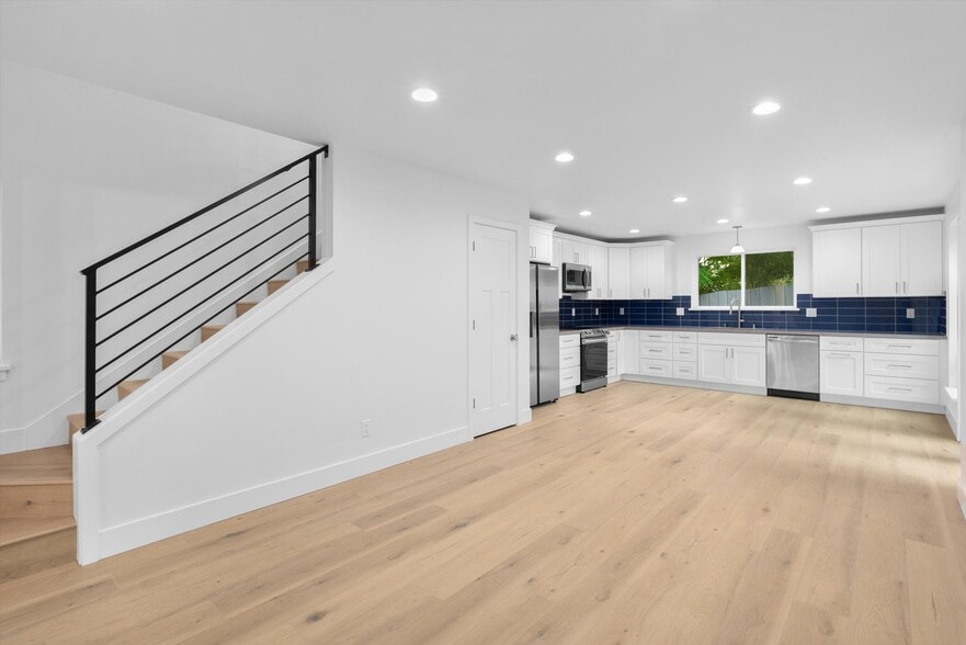 Building Photo - 14337 22nd Ave NE