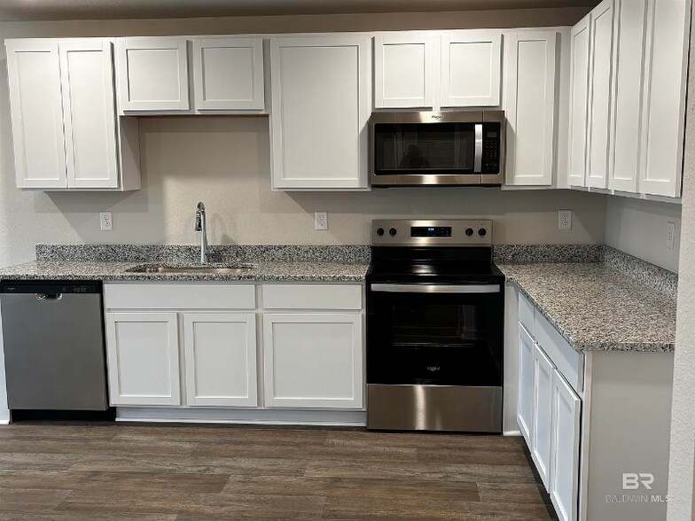 Building Photo - 13668 Logan Pl