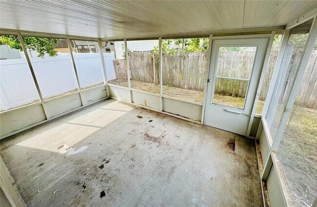 Building Photo - 312 Maple St