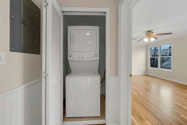 Building Photo - 350 7th St