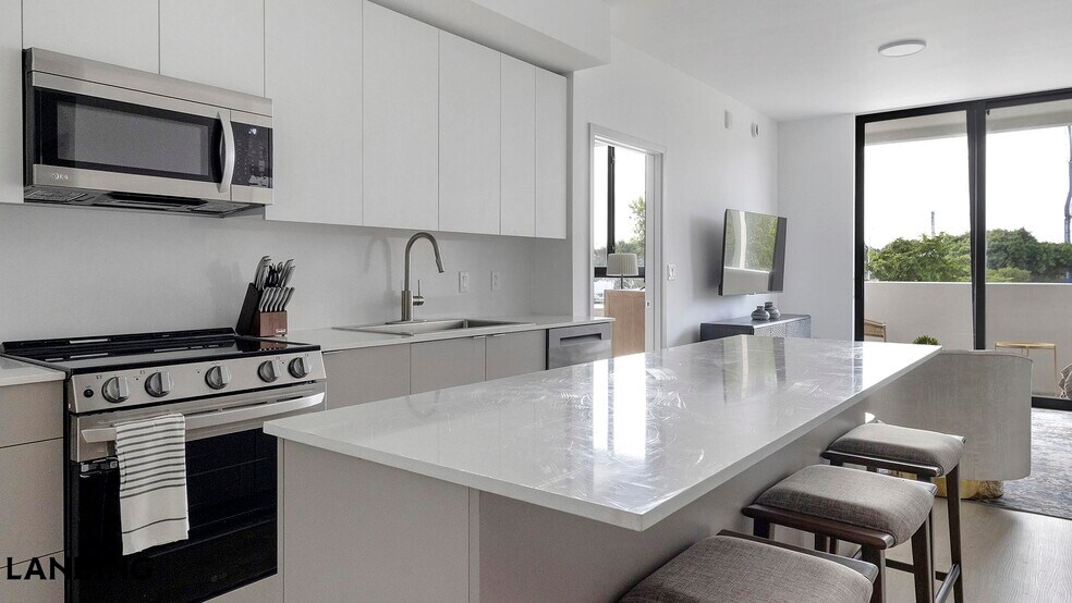 Building Photo - 1155 NE 126th St