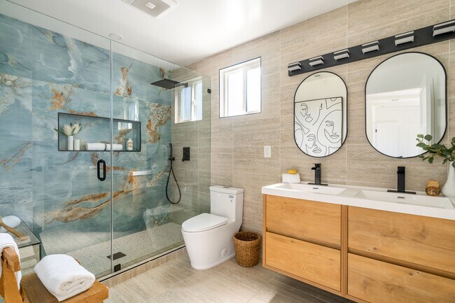 Building Photo - 6525 W 85th St