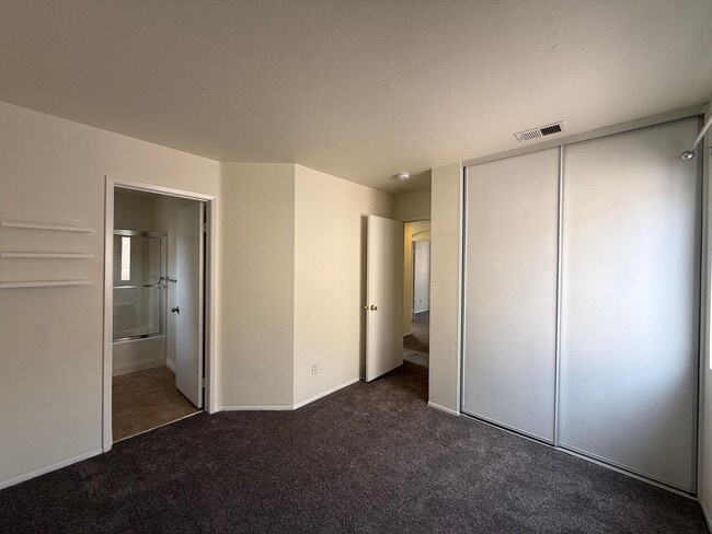 Building Photo - Spacious 3bd/3ba Located in Miramar Ranch North!