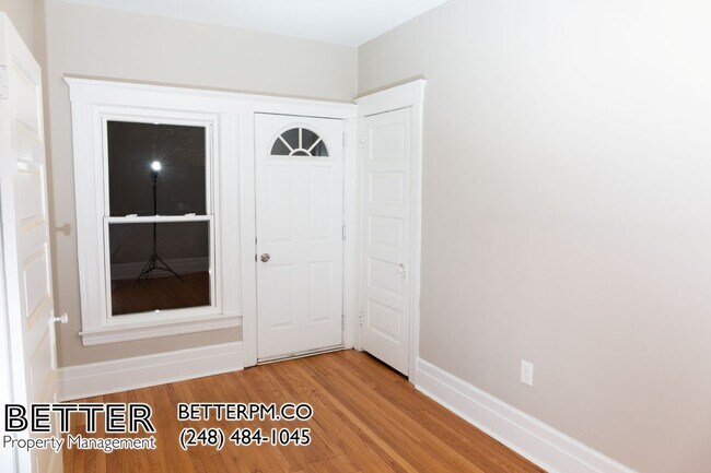 Building Photo - Modern Living in Mexicantown