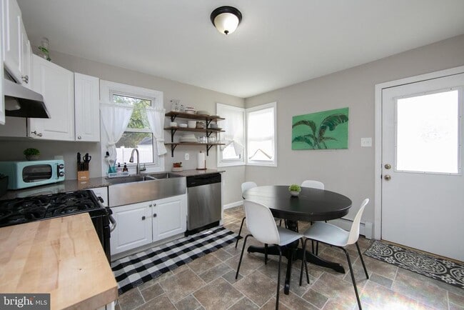 Building Photo - 521 5th Ave