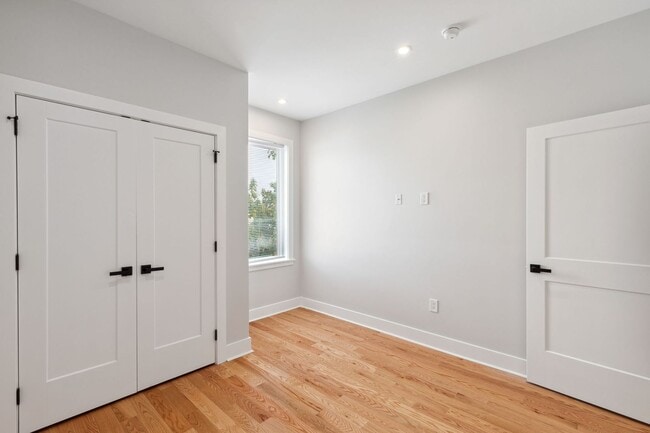 Building Photo - 2425 W Thompson St