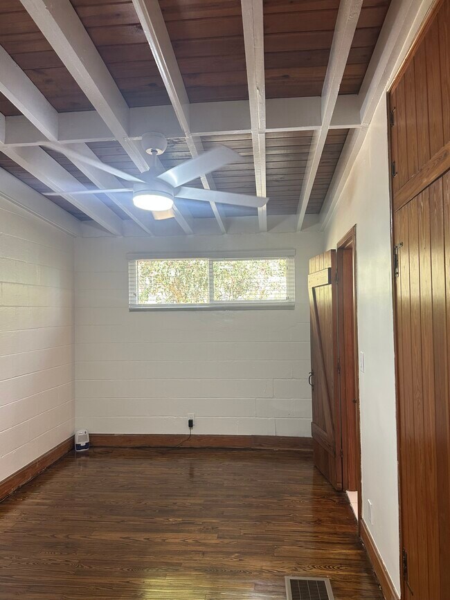 Building Photo - 693 Chestnut St