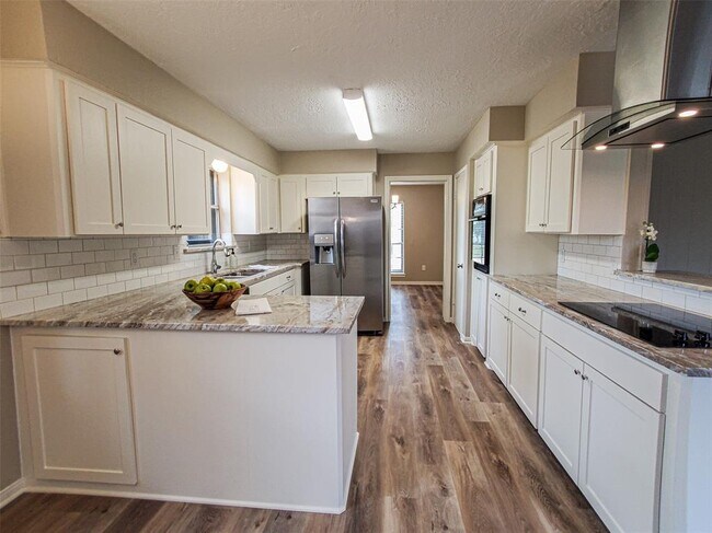 Building Photo - 28903 Twisted Oak Dr