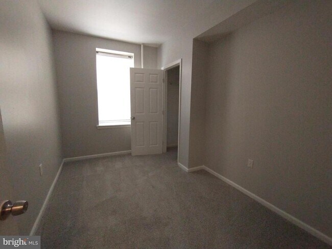 Building Photo - 307 Dolphin St