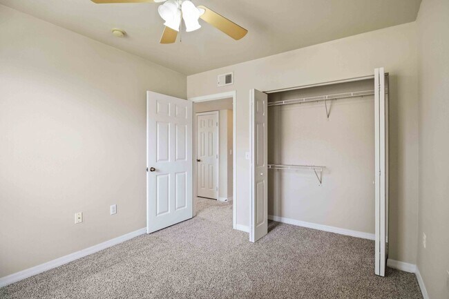 Building Photo - 1020 Villagio Cir