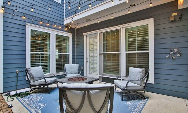 Building Photo - 15 E Breezy Way