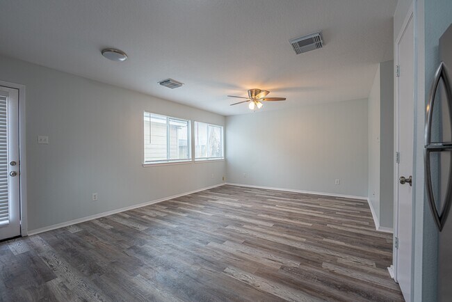 Building Photo - 6247 Elton Knolls St