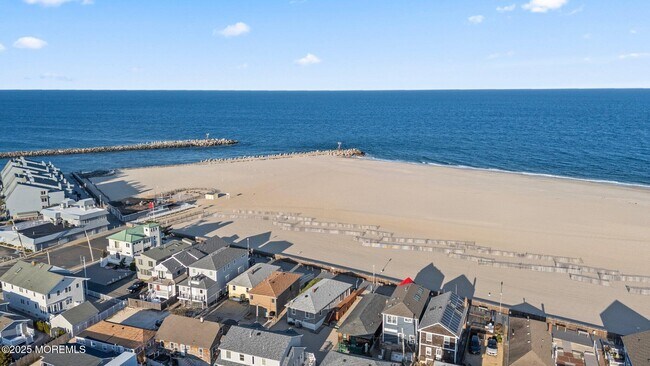 Building Photo - 117 Boardwalk