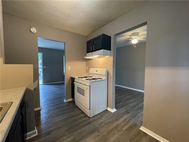 Building Photo - 4554 Doral Dr SW