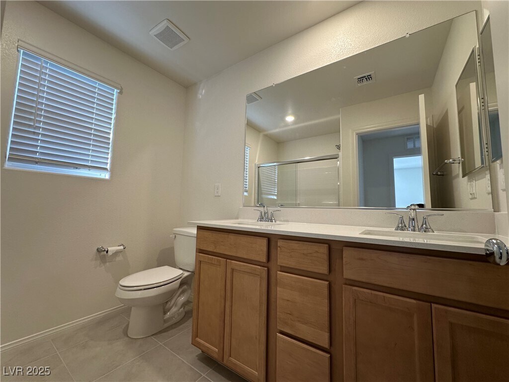 Upstairs Shared Bathroom - 4186 Juniper Pear Ave