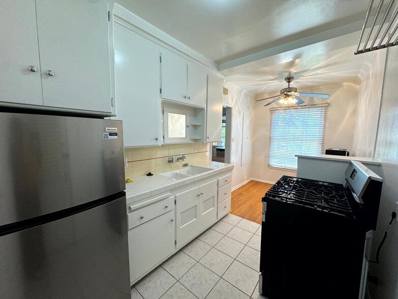 Building Photo - 1271 N Crescent Heights Blvd