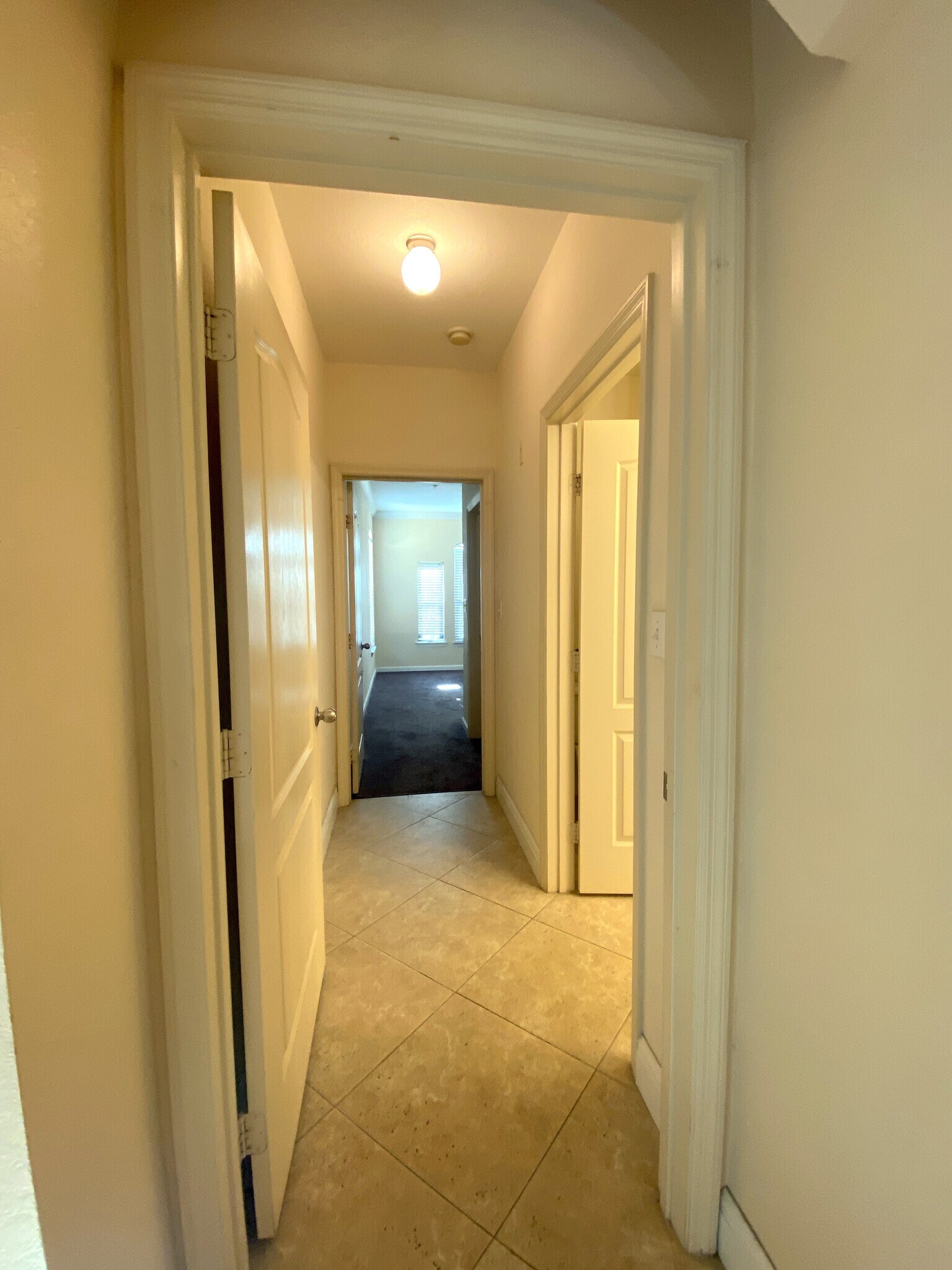 Building Photo - 2709 Via Cipriani #531A