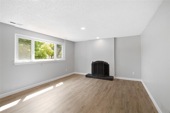 Building Photo - 836 Country Stone Dr