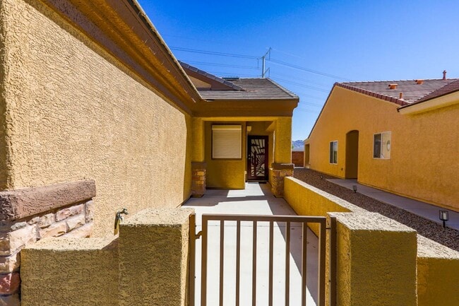 Building Photo - 55+, Age Restricted, 2 Bed, 2 Bath, Single...