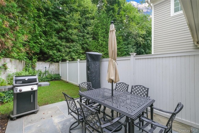 Building Photo - 23 Cedar Pl