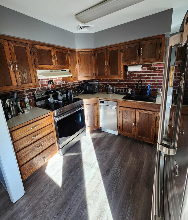 Building Photo - 510 Delafield Ave