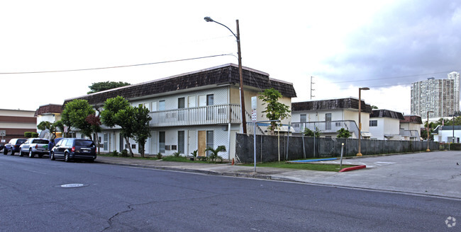 Building Photo - PepperTree Apartments