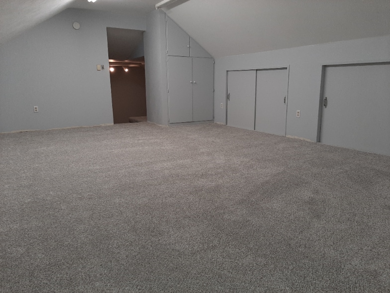 Building Photo - 114 S High St